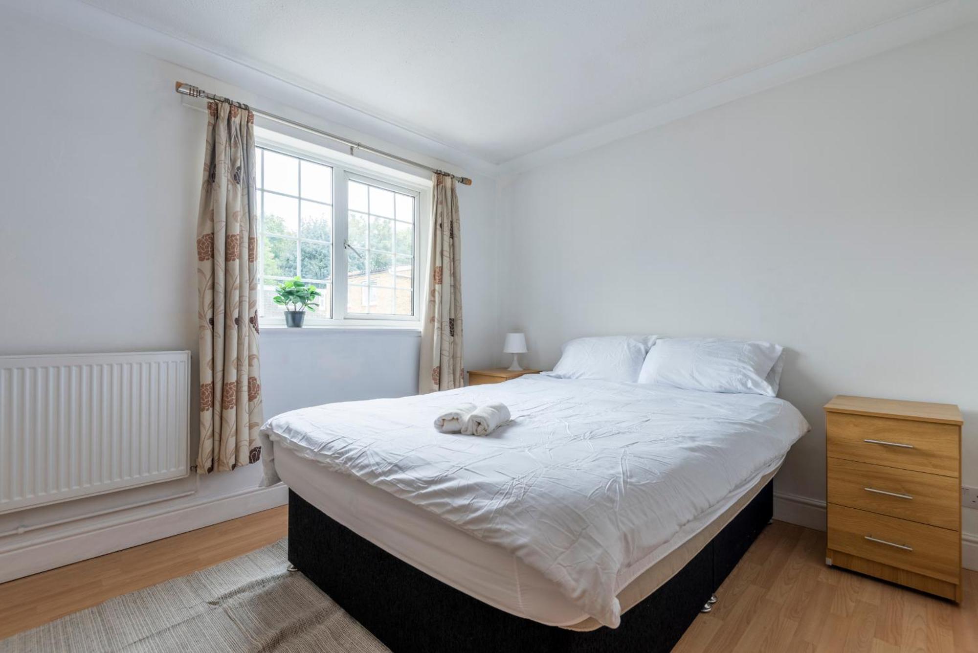 Spacious 3 Bedroom Whitechapel - 9 Mins From Tower Bridge With Free Parking & Garden Vakantiehuis