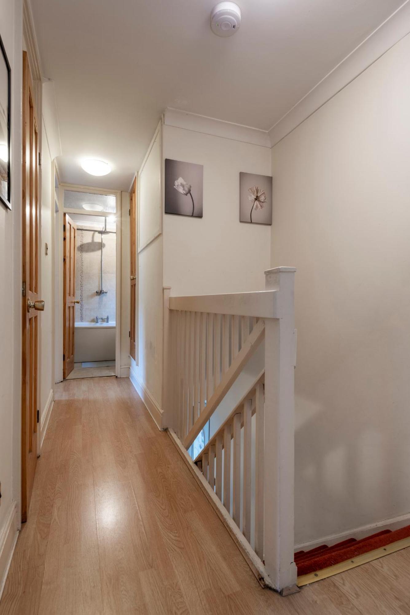 Vakantiehuis Spacious 3 Bedroom Whitechapel - 9 Mins From Tower Bridge With Free Parking & Garden Londen